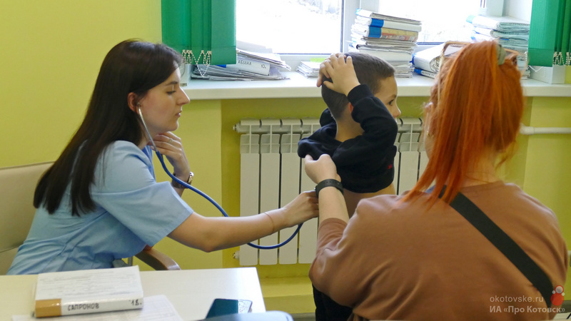 Новые специалисты осваивают профессию в детской поликлинике Котовска.
