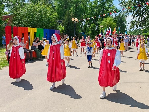В Котовске прошел седьмой фестиваль Неваляшки.
