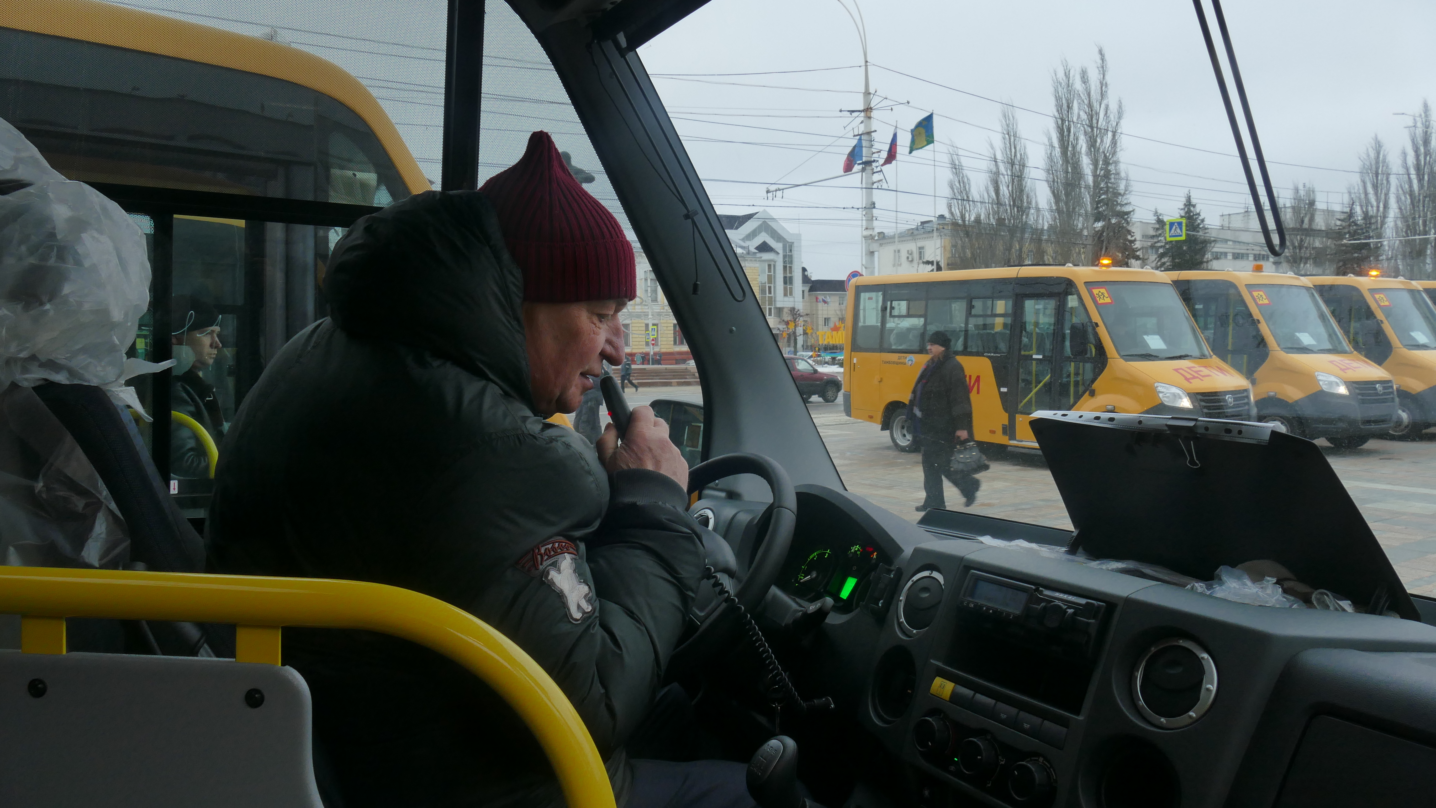 Котовская школа №3 с углубленным изучением отдельных предметов получила новый школьный автобус.