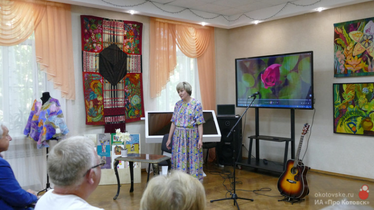 В музейном комплексе Котовска открылась новая выставка «Цветы распустятся сами».