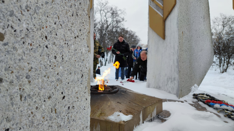 В Котовске почтили память героев возложением цветов к мемориалу «Вечный огонь».