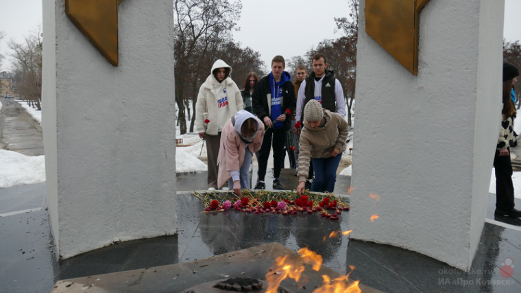 В Котовске прошла траурная акция, посвященная жертвам теракта в "Крокус Сити Холле".