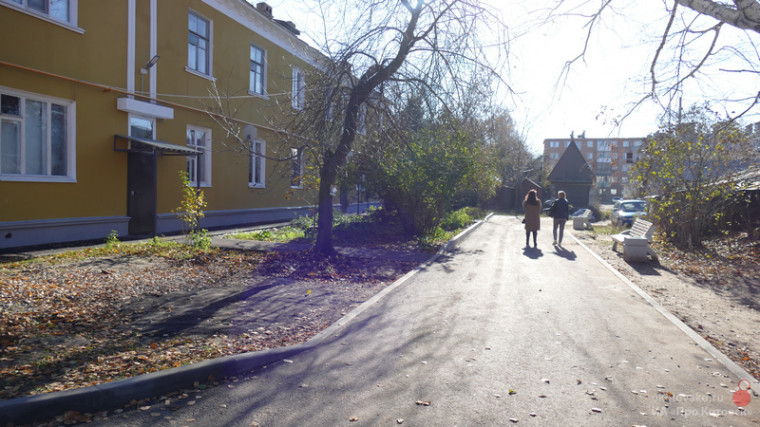 В Котовске благодаря взаимодействию собственников многоквартирного дома и администрации города удалось отремонтировать жилье и благоустроить двор.