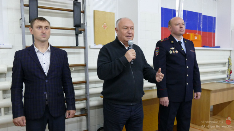 В соревнованиях по самбо на кубок начальника ОМВД России по городу Котовска приняли участие около шестидесяти борцов Тамбовской области.