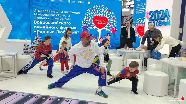 Котовск представил праздник неваляшки на международной выставке-форуме &quot;Россия&quot; в Москве.