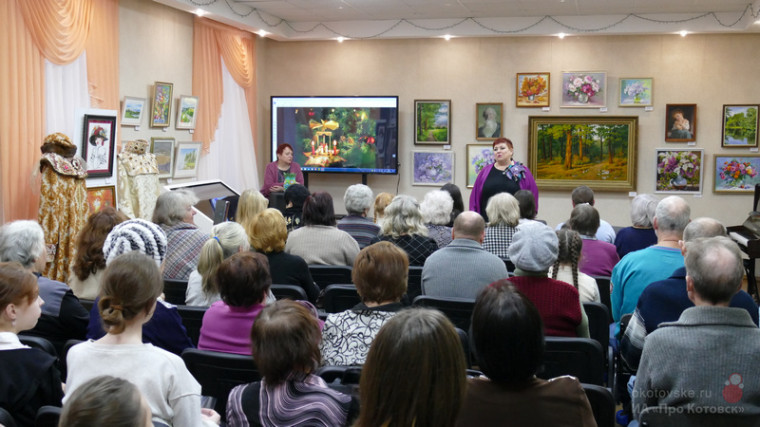 Талантливые художники и мастера Котовска на Рождественском вернисаже в музейном комплексе представили свыше трехсот уникальных творческих работ.