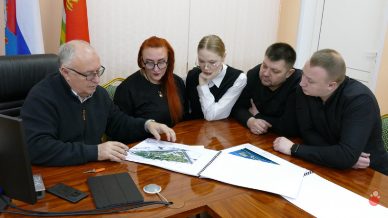 Алексей Плахотников и котовские семьи с активной жизненной позицией стали участниками регионального обсуждения предложений по проекту «Дорога к дому всей семьей».