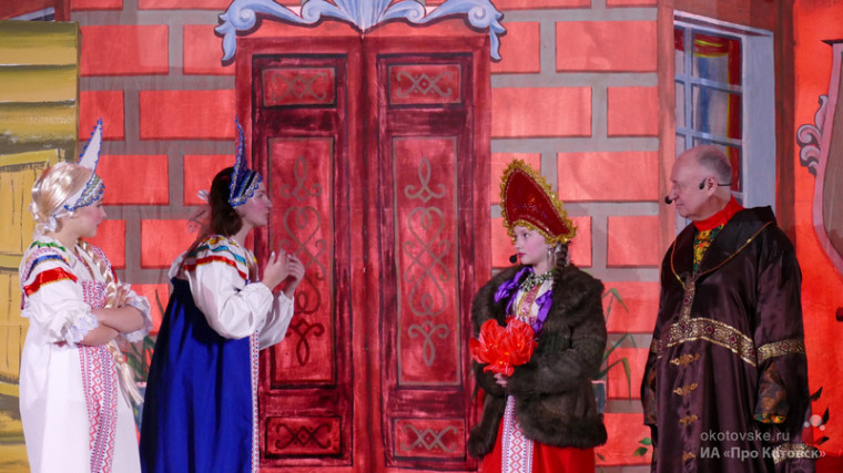 Глава Котовска Алексей Плахотников сыграл в детском спектакле «Аленький цветочек».