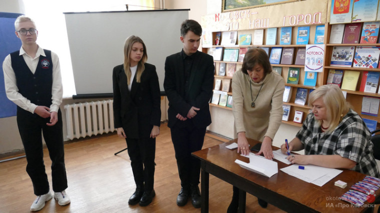 В центральной городской библиотеке Котовска имени В.В. Маяковского провели День молодого избирателя.
