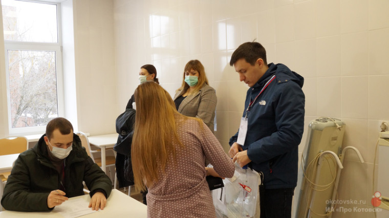 Пациенты городской клинической больницы Котовска, проходящие стационарное лечение в различных отделениях, принимают участие в выборах президента России.