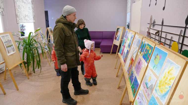 В детской школе искусств Котовска подвели итоги семейного конкурса &quot;Котовчане рисуют весну&quot;.