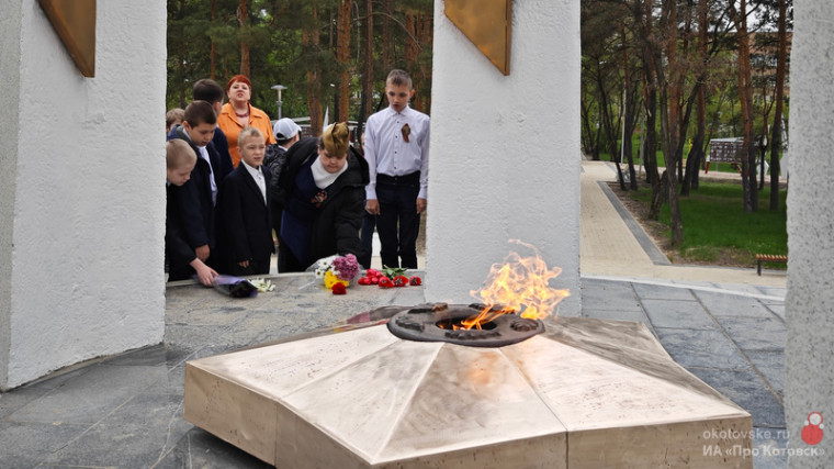 В Котовске газовики провели техническое обслуживание Вечного огня.