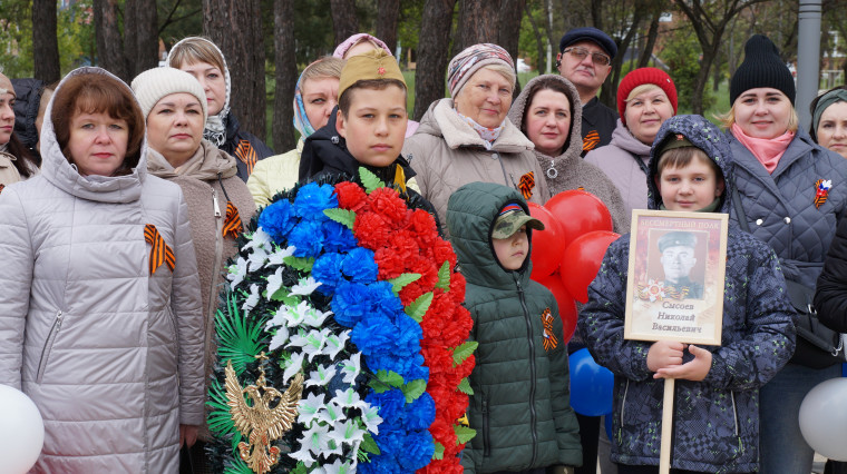 Девятое мая жители Котовска начали возложением цветов к Вечному огню.