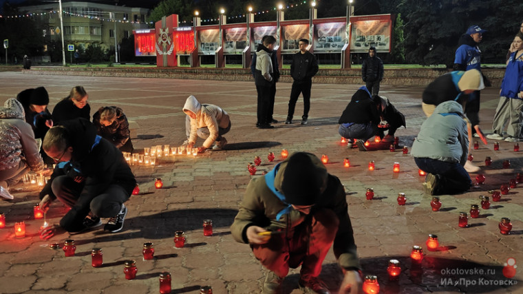 Волонтеры Котовска провели акцию Свеча Победы.