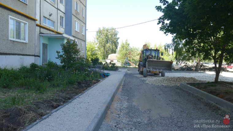 В Котовске полным ходом ведутся работы по благоустройству дворовых территорий.