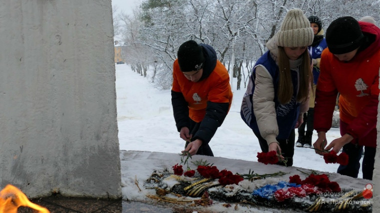Котовчане возложили цветы к мемориалу &quot;Вечный огонь&quot;.