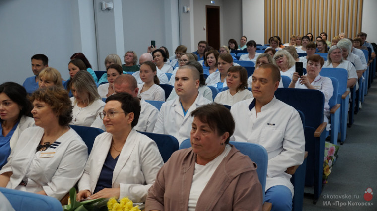 В канун профессионального праздника отметили лучших медработников городской больницы.
