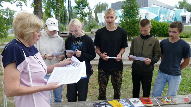 День информации «Мир без наркотиков» организовали работники котовской городской библиотеки имени В.В. Маяковского.