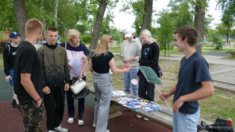 День информации «Мир без наркотиков» организовали работники котовской городской библиотеки имени В.В. Маяковского.