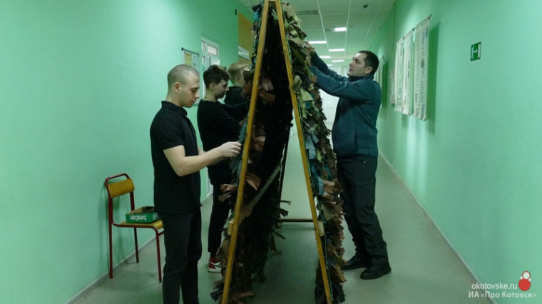 В Котовском индустриальном техникуме работает общественная мастерская по изготовлению маскировочных сетей.